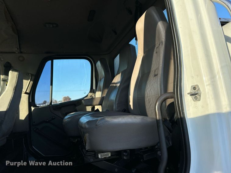 image for item KH9660 2013 Freightliner 108SD  utility / service truck