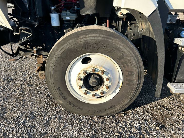 image for item KH9660 2013 Freightliner 108SD  utility / service truck