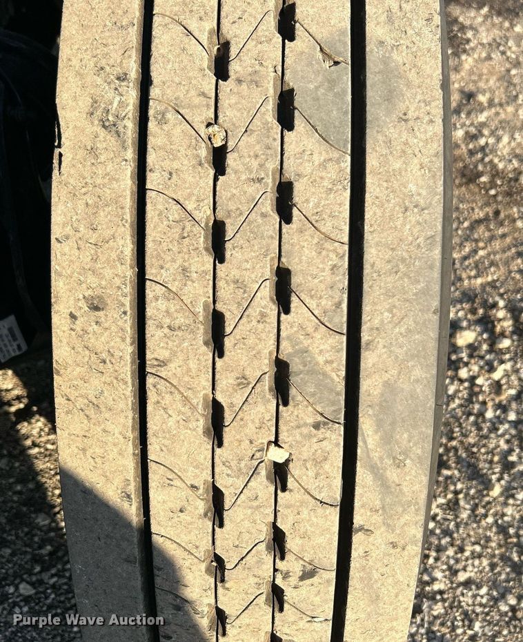 image for item KH9660 2013 Freightliner 108SD  utility / service truck