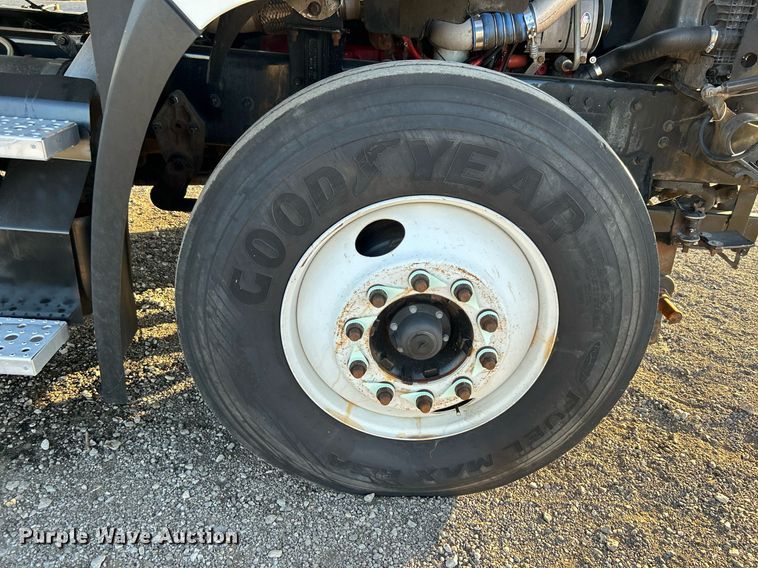 image for item KH9660 2013 Freightliner 108SD  utility / service truck