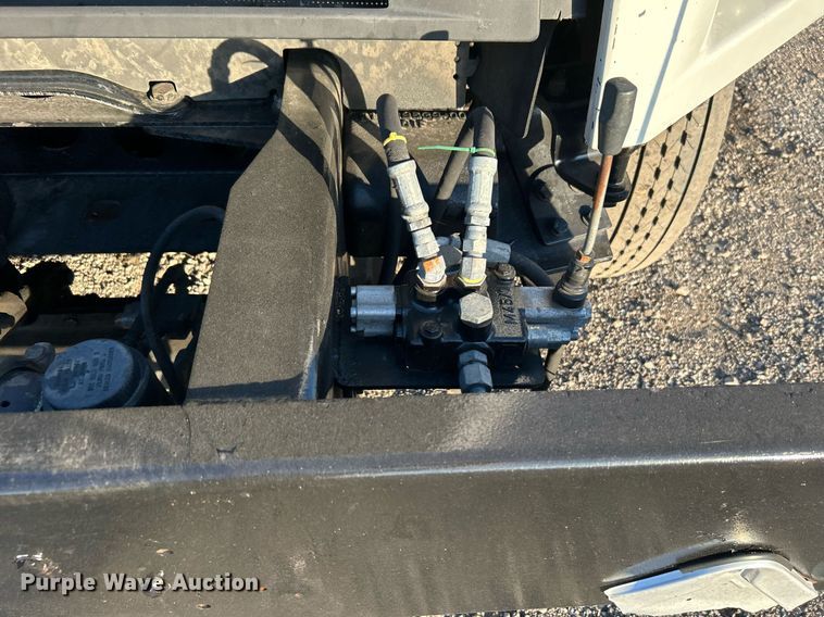 image for item KH9660 2013 Freightliner 108SD  utility / service truck