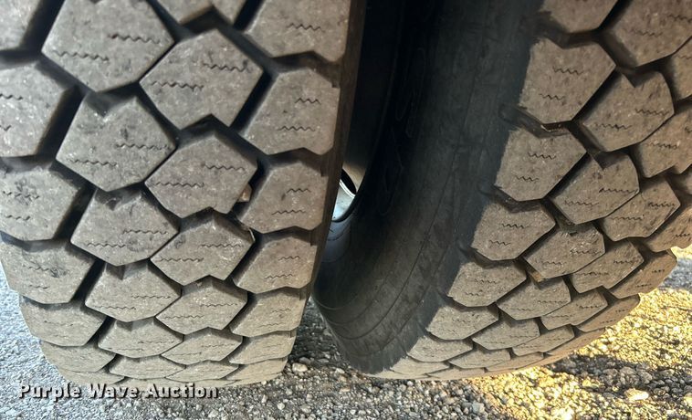 image for item KH9660 2013 Freightliner 108SD  utility / service truck