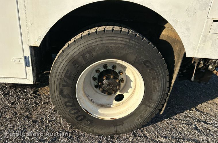 image for item KH9660 2013 Freightliner 108SD  utility / service truck