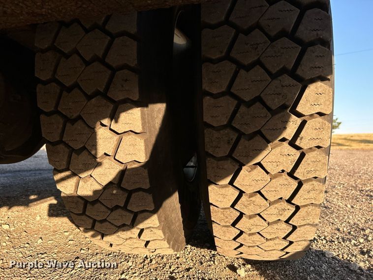 image for item KH9660 2013 Freightliner 108SD  utility / service truck