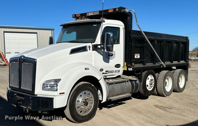 image for item KT9111 2021 Kenworth T880  dump truck