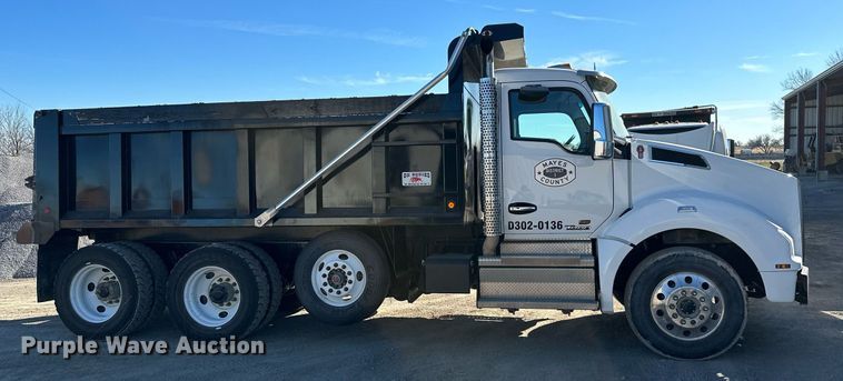 image for item KT9111 2021 Kenworth T880  dump truck