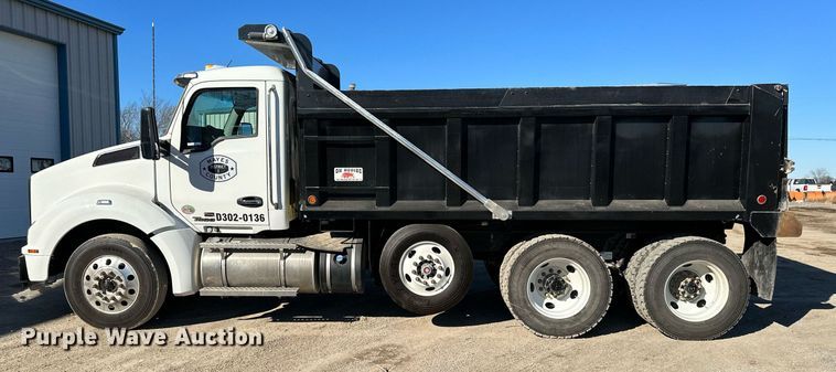 image for item KT9111 2021 Kenworth T880  dump truck