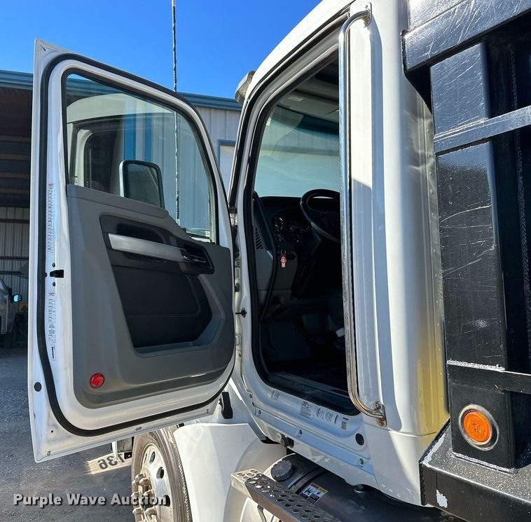 image for item KT9111 2021 Kenworth T880  dump truck