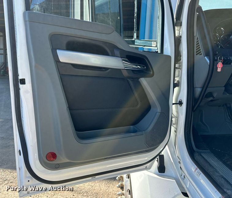 image for item KT9111 2021 Kenworth T880  dump truck