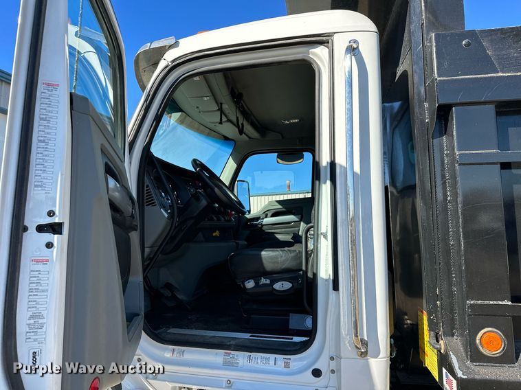 image for item KT9111 2021 Kenworth T880  dump truck