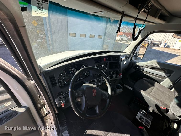 image for item KT9111 2021 Kenworth T880  dump truck