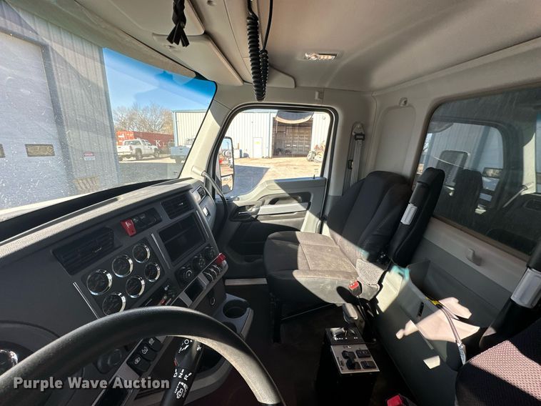 image for item KT9111 2021 Kenworth T880  dump truck