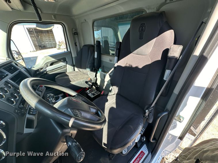 image for item KT9111 2021 Kenworth T880  dump truck