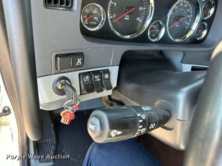 image for item KT9111 2021 Kenworth T880  dump truck