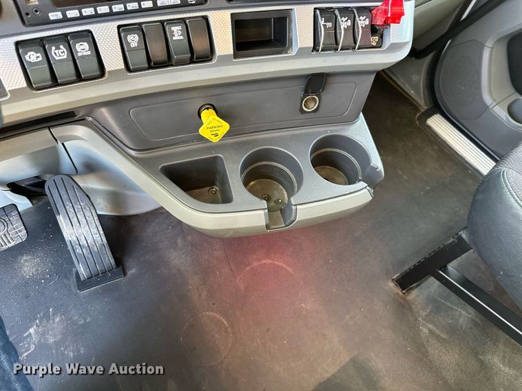 image for item KT9111 2021 Kenworth T880  dump truck