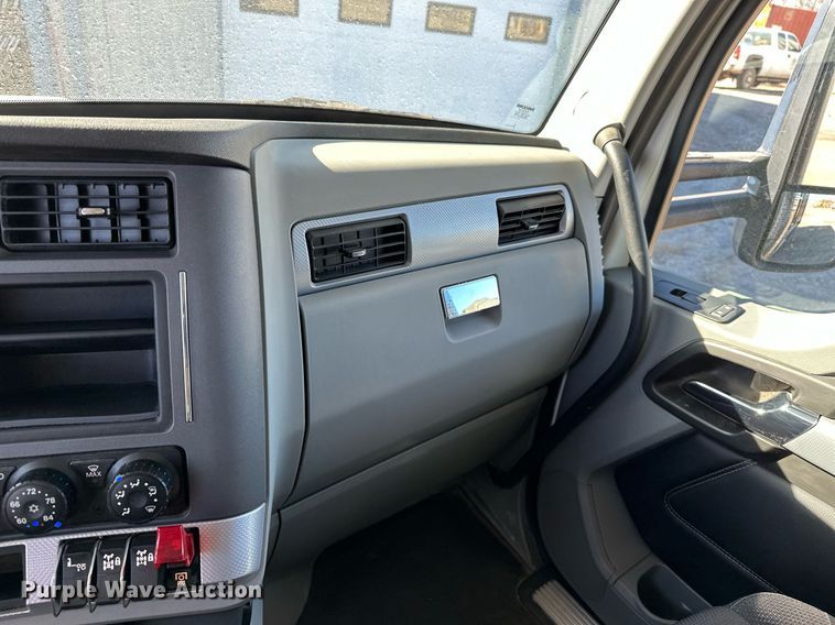 image for item KT9111 2021 Kenworth T880  dump truck