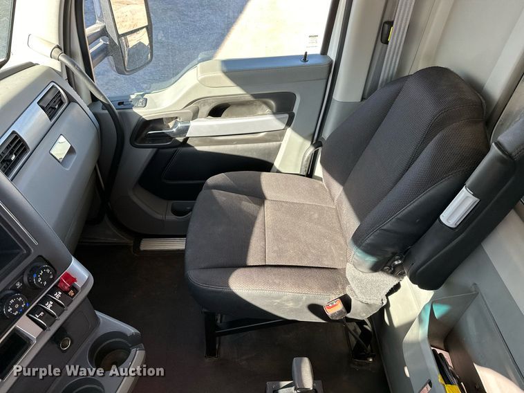 image for item KT9111 2021 Kenworth T880  dump truck