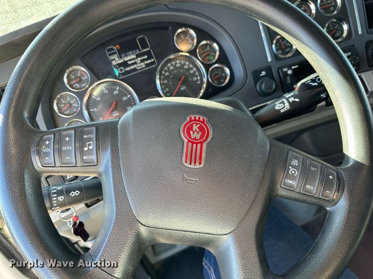 image for item KT9111 2021 Kenworth T880  dump truck