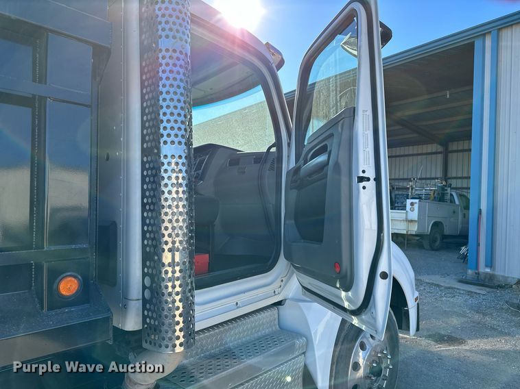 image for item KT9111 2021 Kenworth T880  dump truck