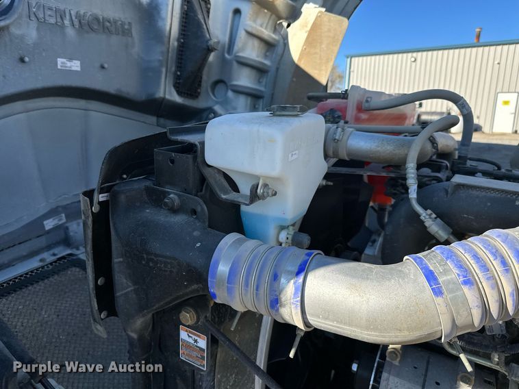 image for item KT9111 2021 Kenworth T880  dump truck