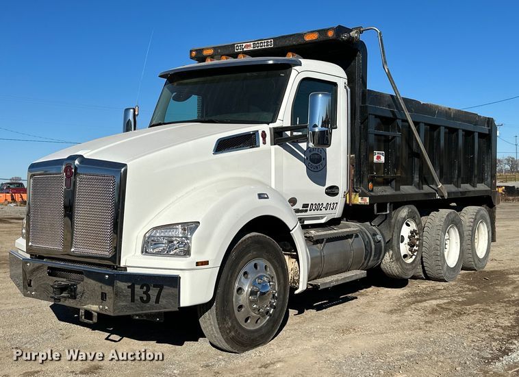 image for item KT9112 2021 Kenworth T880  dump truck