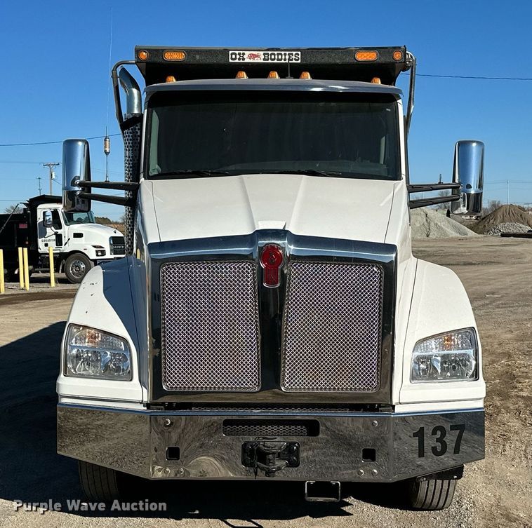 image for item KT9112 2021 Kenworth T880  dump truck