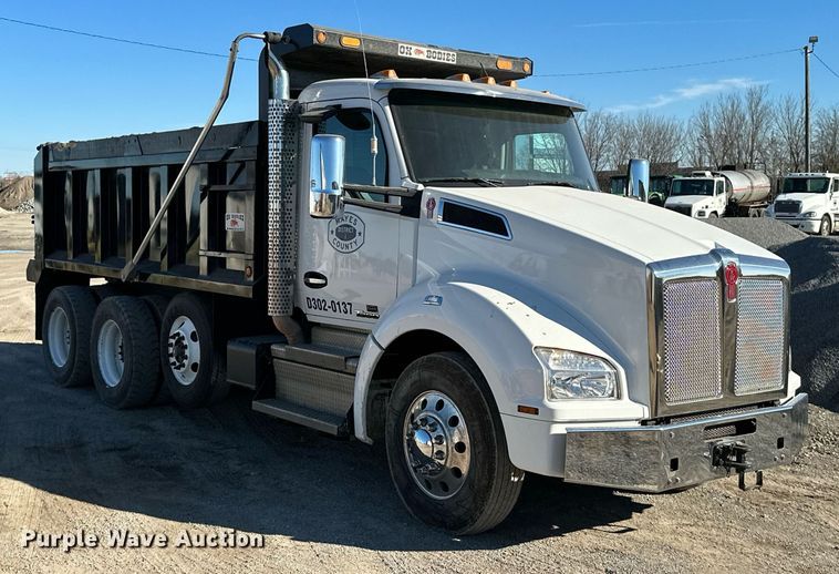 image for item KT9112 2021 Kenworth T880  dump truck