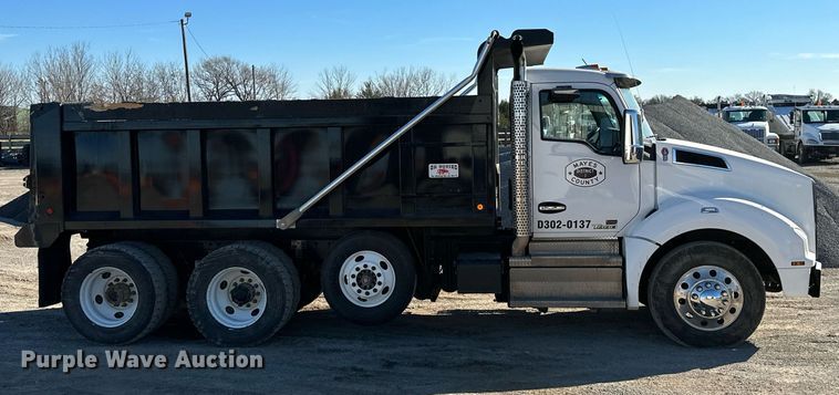 image for item KT9112 2021 Kenworth T880  dump truck