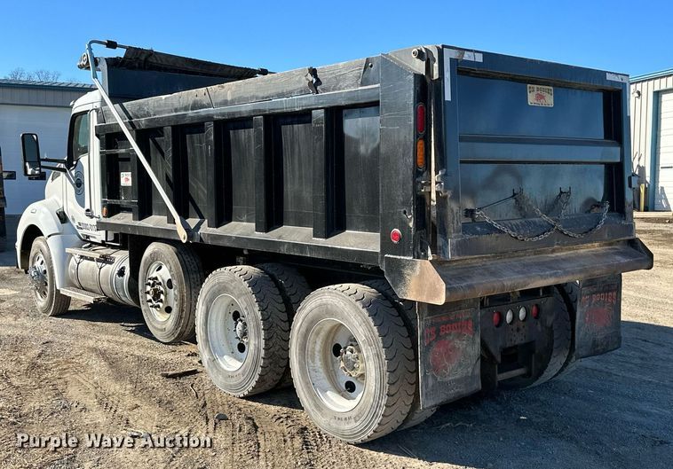 image for item KT9112 2021 Kenworth T880  dump truck