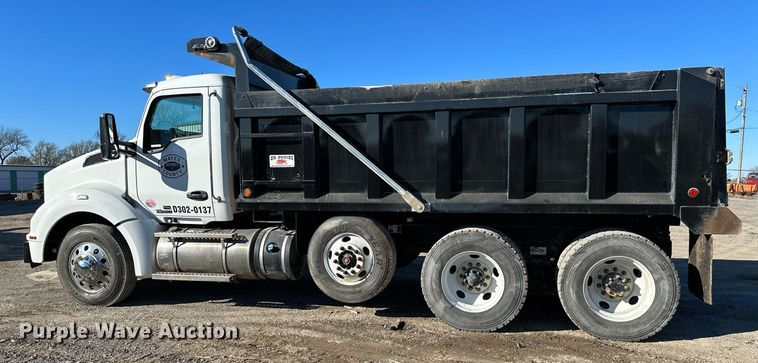 image for item KT9112 2021 Kenworth T880  dump truck