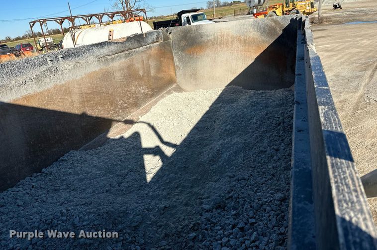 image for item KT9112 2021 Kenworth T880  dump truck