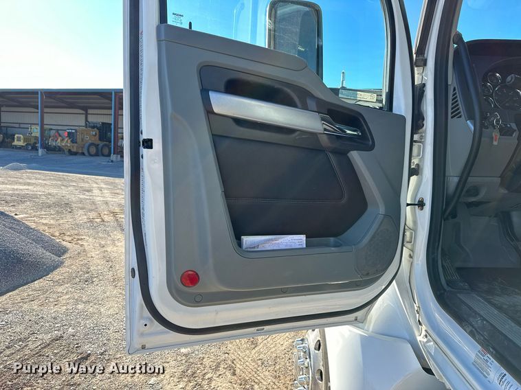 image for item KT9112 2021 Kenworth T880  dump truck