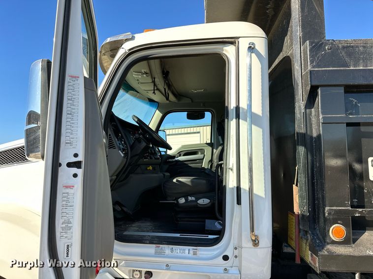 image for item KT9112 2021 Kenworth T880  dump truck