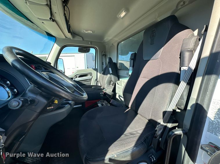 image for item KT9112 2021 Kenworth T880  dump truck