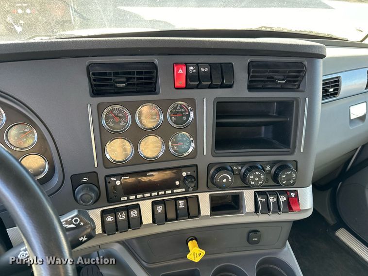 image for item KT9112 2021 Kenworth T880  dump truck