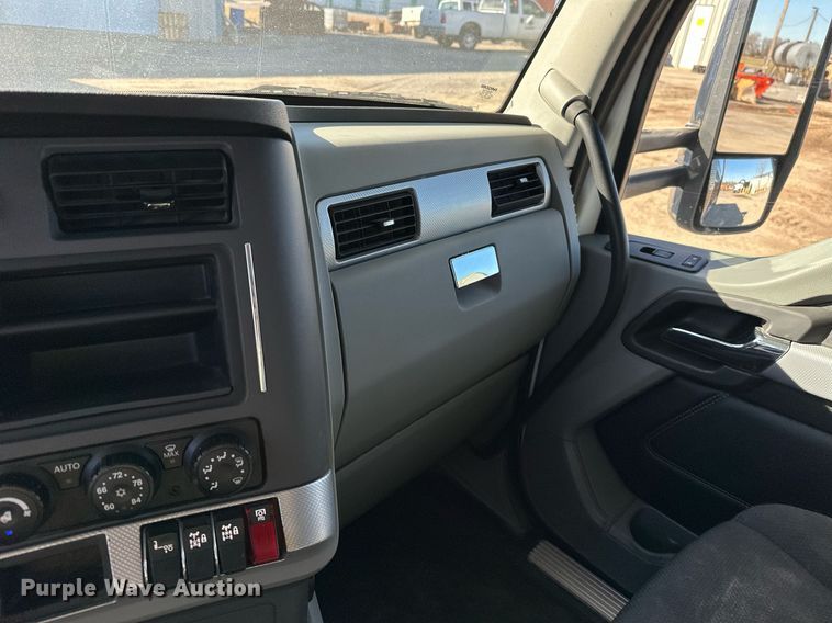 image for item KT9112 2021 Kenworth T880  dump truck