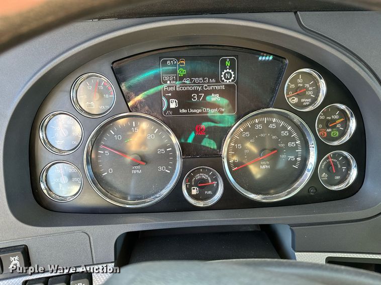 image for item KT9112 2021 Kenworth T880  dump truck