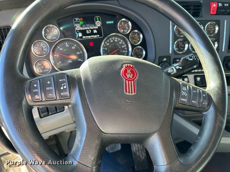 image for item KT9112 2021 Kenworth T880  dump truck