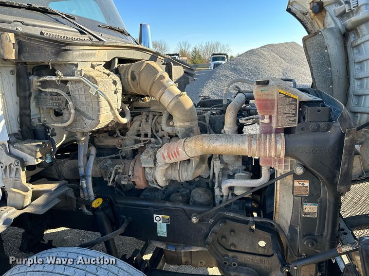 image for item KT9112 2021 Kenworth T880  dump truck