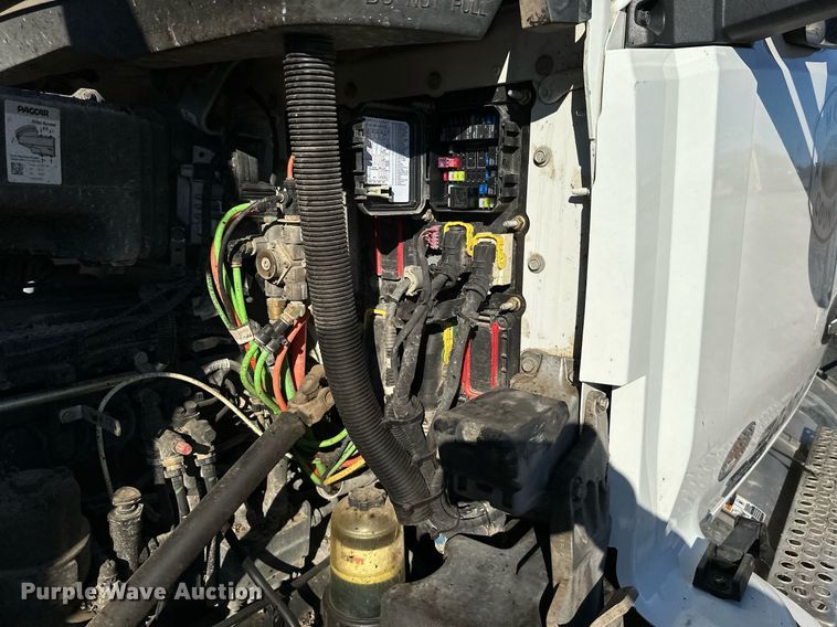 image for item KT9112 2021 Kenworth T880  dump truck