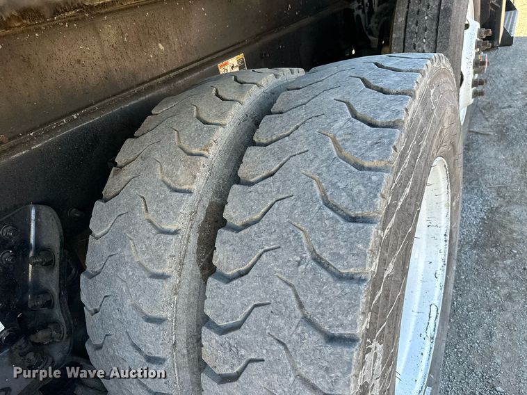 image for item KT9112 2021 Kenworth T880  dump truck