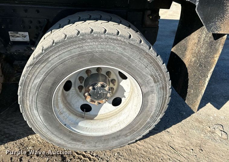 image for item KT9112 2021 Kenworth T880  dump truck