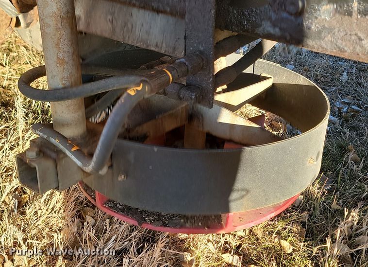 image for item KT9957 2004 International 7400  spreader truck