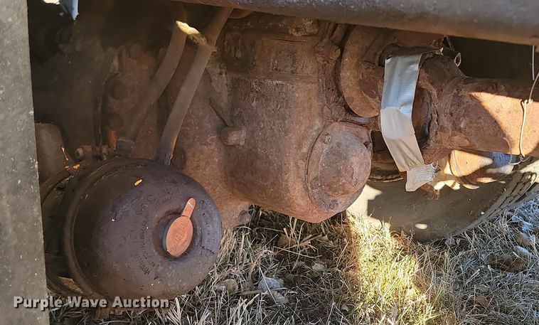 image for item KT9957 2004 International 7400  spreader truck