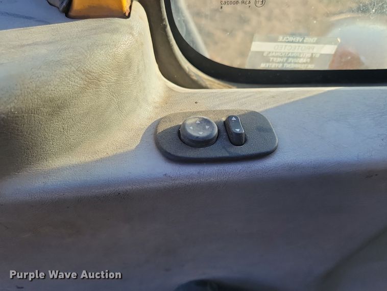 image for item KT9957 2004 International 7400  spreader truck