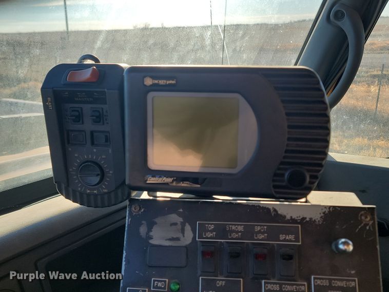 image for item KT9957 2004 International 7400  spreader truck