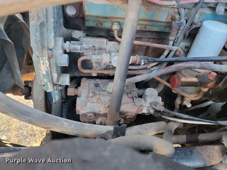 image for item KT9957 2004 International 7400  spreader truck