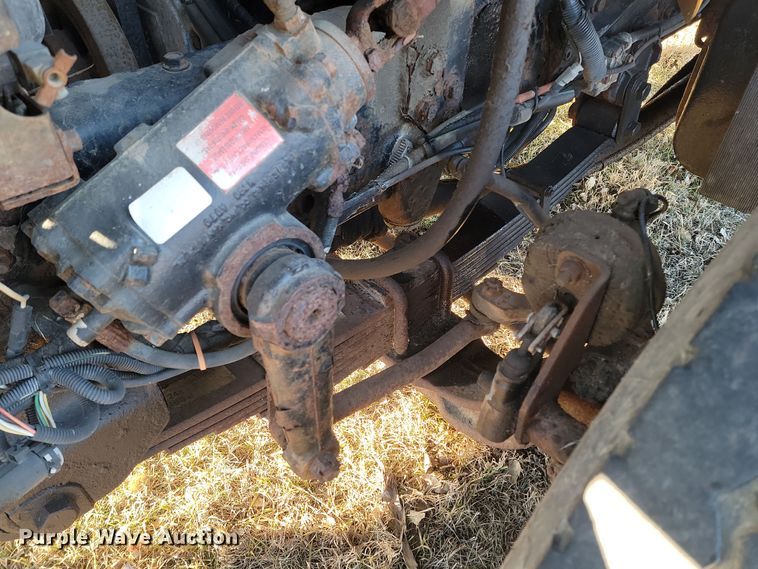 image for item KT9957 2004 International 7400  spreader truck