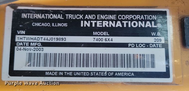 image for item KT9957 2004 International 7400  spreader truck