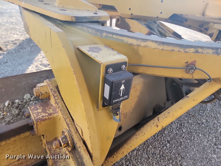 image for item KT9976 1985 Caterpillar 140G  motor grader